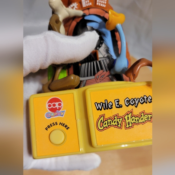 Pez 1998 Looney Tunes Wile E. Coyote and Road Runner Candy Hander - Picture 10 of 12